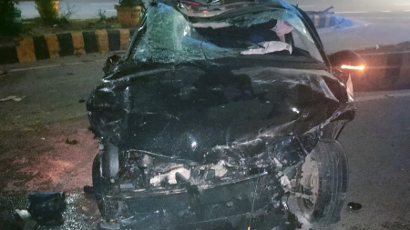 Noida Car accident, Noida Car accident death, car hits divider in Noida, car noida divider collusio, delhi police, delhi accidents, noida accident news, indian express news